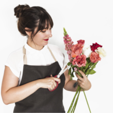 florist-cutting-twigs-flowers-with-scissors-white-backdrop_3153000.htm